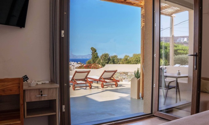 Syros House | Two (2) Luxury Apartments With Pool