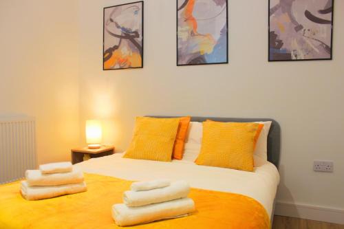 Potters Bar Apartment | Two Bed Apartment - 20 minutes train into King Cross London - Perfect for families & contractors close to Royal Vet College & M25 Free Parking