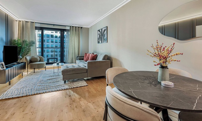 Canary Wharf Apartment | Two bed Apartment in Canary Wharf, Discovery Dock East