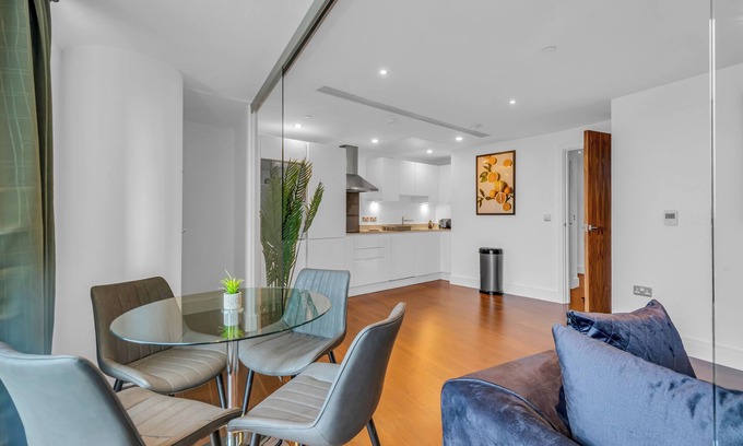 Isle of Dogs Apartment | Two Bed Apartment in Talisman & Duckman Tower Canary Wharf