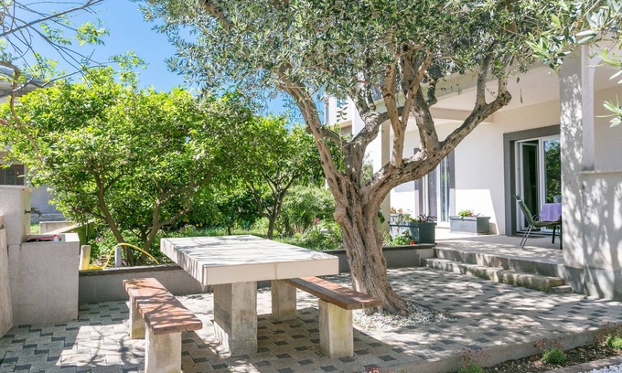 Kastel Novi Apartment | Two bedroom apartment with terrace Kaštel Novi, Kaštela (A-22702-b)