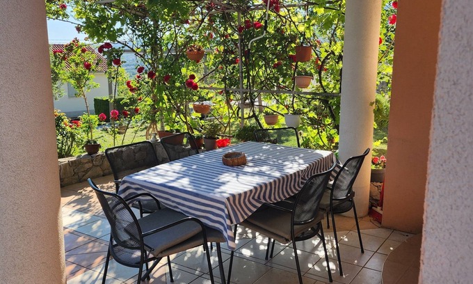 Kastel Stari Apartment | Two bedroom apartment with terrace and sea view Kaštel Stari, Kaštela (A-24406-a)