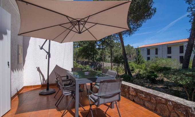 Veli Losinj Apartment | Two bedroom apartment with terrace Veli Lošinj, Lošinj (A-19700-a)