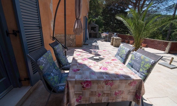 Veli Losinj Apartment | Two bedroom apartment with terrace Veli Lošinj, Lošinj (A-21187-a)