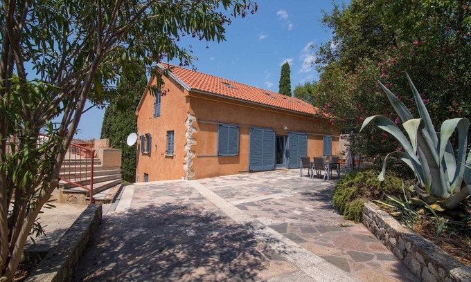 Veli Losinj Apartment | Two bedroom apartment with terrace Veli Lošinj, Lošinj (A-21187-b)