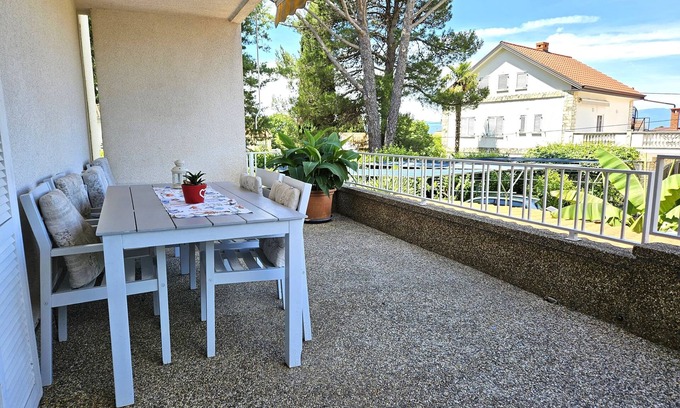 Malinska-Dubasnica Apartment | Two bedroom apartment with terrace Malinska, Krk (A-20377-a)