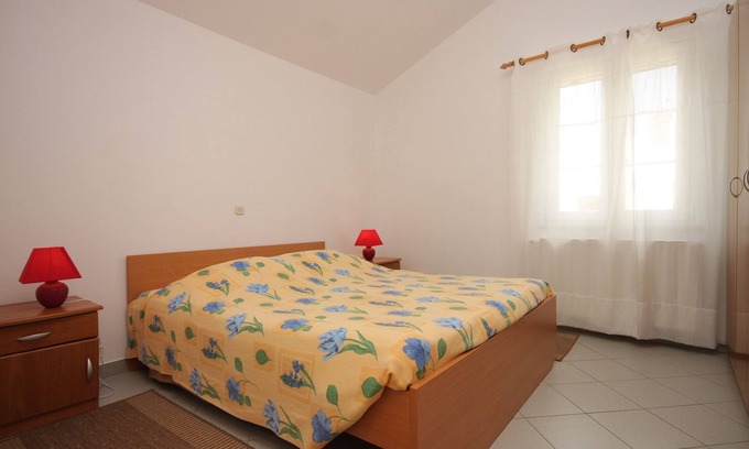 Nerezine Apartment | Two bedroom apartment with terrace and sea view Nerezine, Lošinj (A-3451-b)