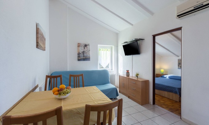 Karigador Apartment | Two bedroom apartment with terrace and sea view Karigador, Novigrad (A-2534-b)
