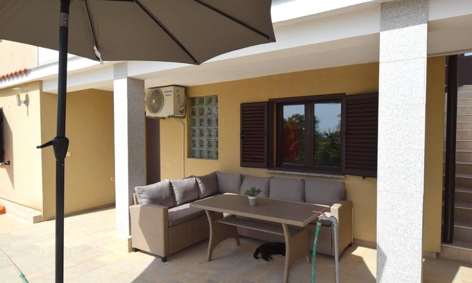 Municipality of Omisalj Apartment | Two bedroom apartment with terrace Omišalj, Krk (A-20617-a)