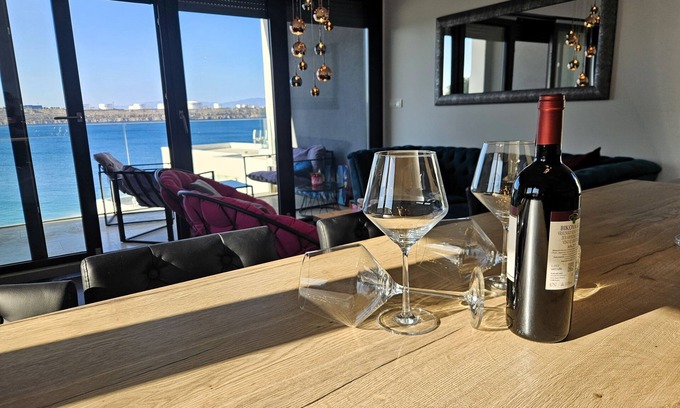 Municipality of Omisalj Apartment | Two bedroom apartment near beach Omišalj, Krk (A-23681-a)