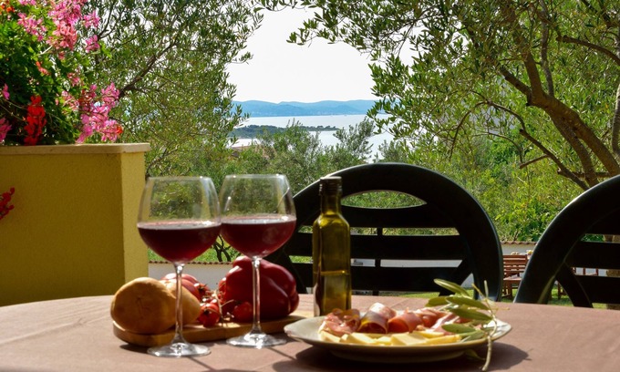 Drage Apartment | Two bedroom apartment with terrace and sea view Drage, Biograd (A-5904-d)