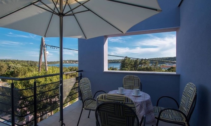 Verunic Apartment | Two bedroom apartment with terrace and sea view Verunić, Dugi otok (A-14286-d)