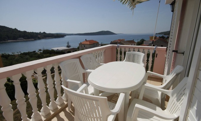 Soline Apartment | Two bedroom apartment with terrace and sea view Cove Soline, Dugi otok (A-448-g)