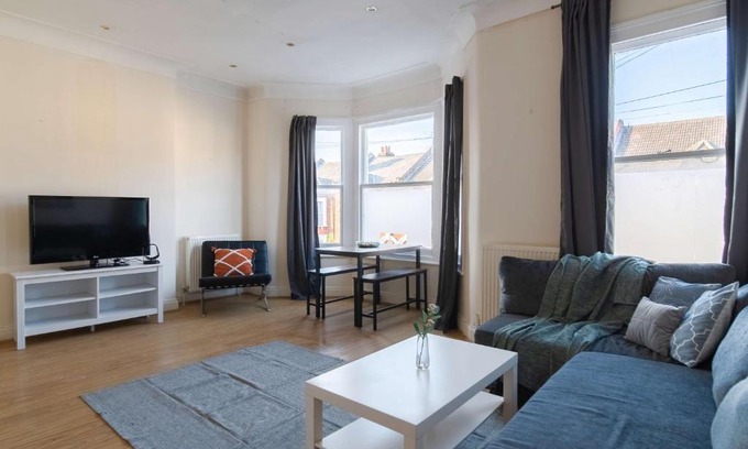 Bedford Apartment | Two Bedroom Apartment in Tooting