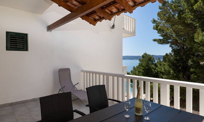 Mimice Apartment | Two bedroom apartment near beach Mimice, Omiš (A-2736-e)