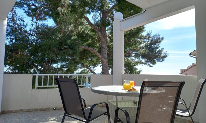 Ivan Dolac Apartment | Two bedroom apartment near beach Ivan Dolac, Hvar (A-21269-d)