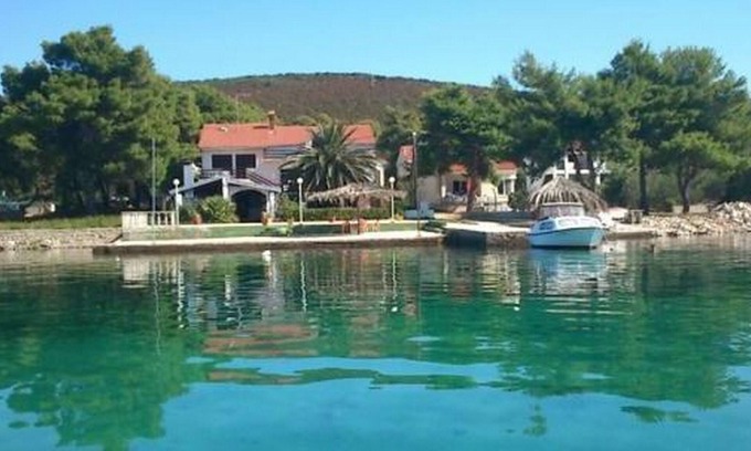 Molat Apartment | Two bedroom apartment near beach Brgulje, Molat (A-24673-a)