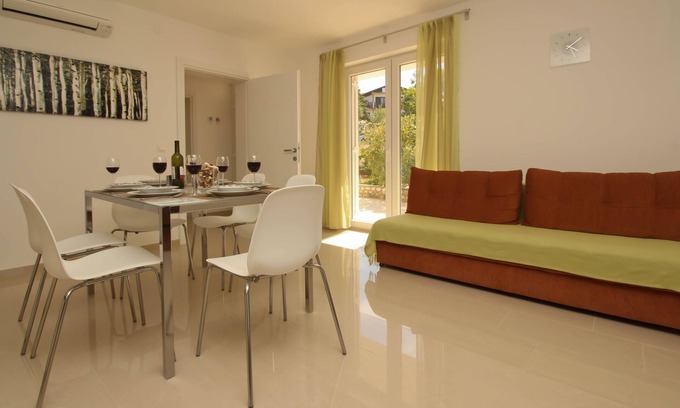 Silo Apartment | Two bedroom apartment near beach Šilo, Krk (A-18719-a)