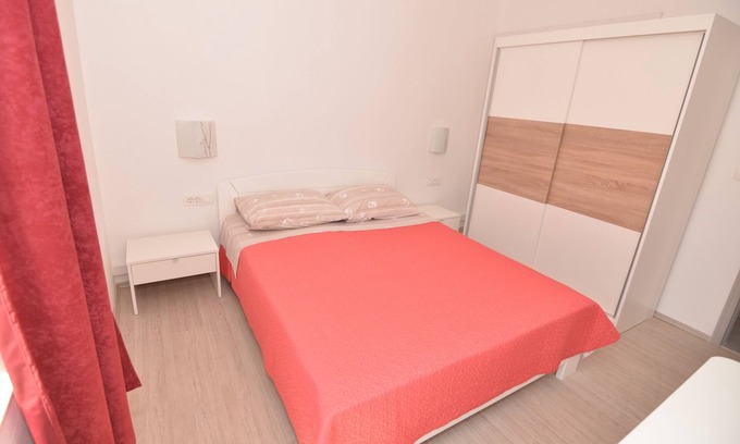 Tkon Apartment | Two bedroom apartment near beach Tkon, Pašman (A-16589-c)