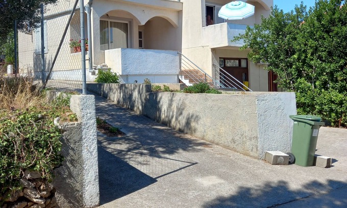 Tkon Apartment | Two bedroom apartment near beach Tkon, Pašman (A-5840-b)