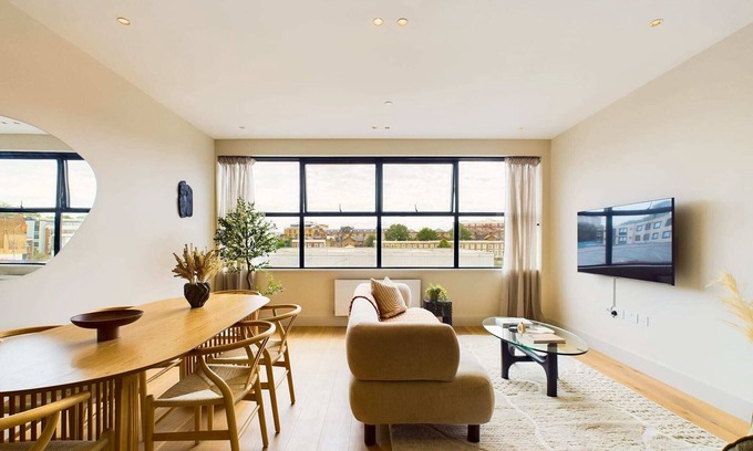 St. Pancras and Somers Town Apartment | Two Bedroom Apartment with Balcony