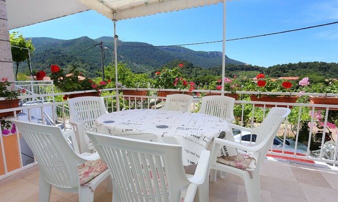 Zuljana Apartment | Two bedroom apartment with terrace and sea view Žuljana, Pelješac (A-252-b)