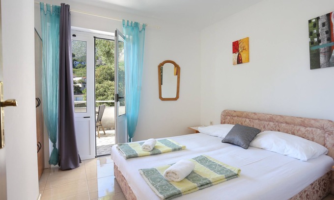 Zivogosce Apartment | Two bedroom apartment with balcony and sea view Živogošće - Porat, Makarska (A-18218-c)