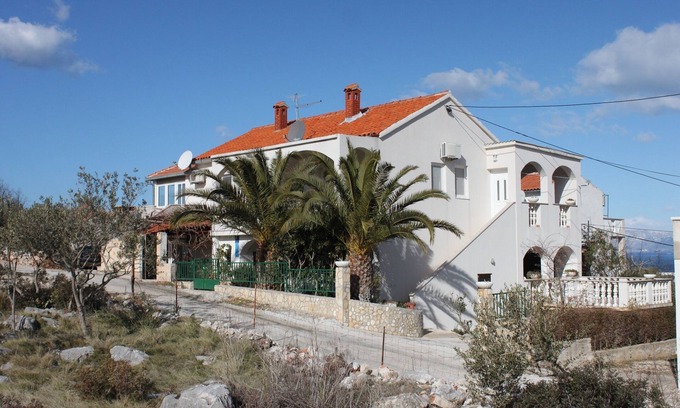 Supetar Apartment | Two bedroom apartment with terrace and sea view Supetar, Brač (A-7535-a)
