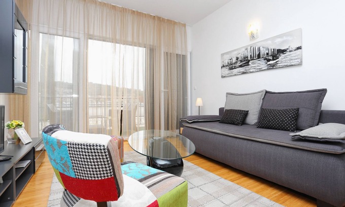 Trogir Apartment | Two bedroom apartment with terrace and sea view Trogir (A-16210-b)