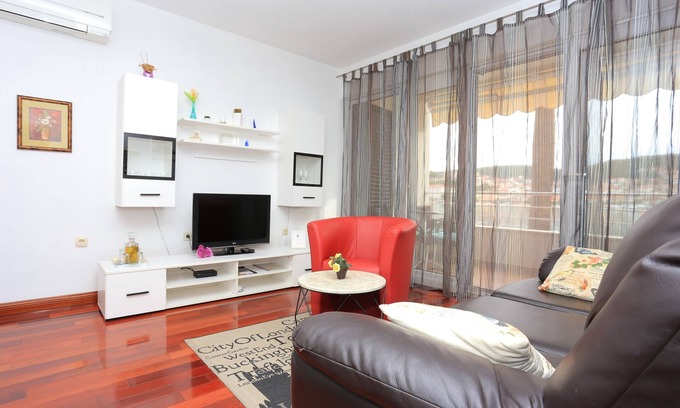 Trogir Apartment | Two bedroom apartment with terrace and sea view Trogir (A-16211-c)