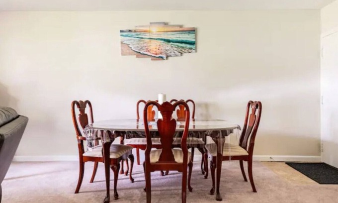 Walpole Apartment | Two-bedroom apartment with AC and WIFI in the delightful neighborhood of Norwood