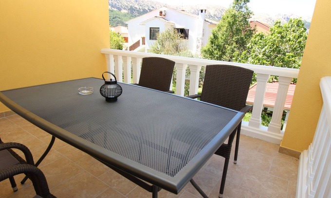 Baska Apartment | Two bedroom apartment with terrace Baška, Krk (A-18733-e)