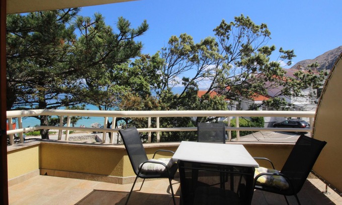 Baska Apartment | Two bedroom apartment with terrace and sea view Baška, Krk (A-24143-b)