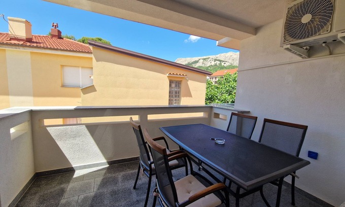 Baska Apartment | Two bedroom apartment with terrace Baška, Krk (A-18775-b)