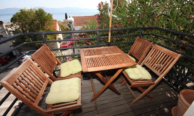 Gradac Apartment | Two bedroom apartment with balcony and sea view Gradac, Makarska (A-6661-a)