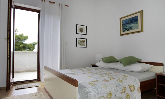 Trogir Apartment | Two bedroom apartment with terrace and sea view Trogir (A-11895-b)