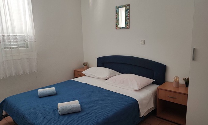 Zavala Apartment | Two bedroom apartment with terrace and sea view Zavala, Hvar (A-128-a)