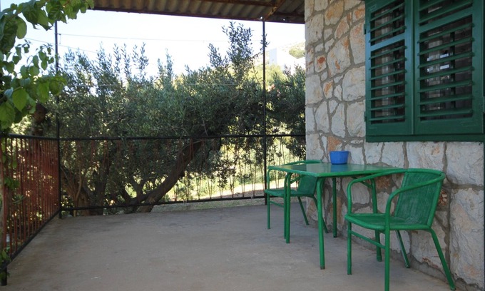Zavala Apartment | Two bedroom apartment with terrace and sea view Zavala, Hvar (A-8802-a)