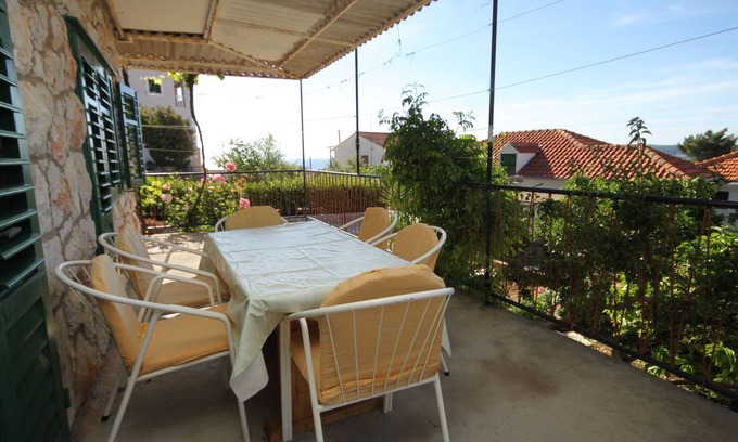 Zavala Apartment | Two bedroom apartment with terrace and sea view Zavala, Hvar (A-8802-c)