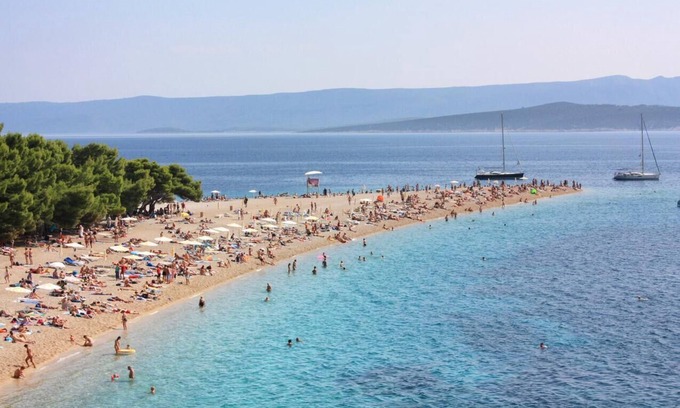 Bol Apartment | Two bedroom apartment with terrace and sea view Bol, Brač (A-2890-b)
