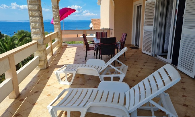 Lun Apartment | Two bedroom apartment with terrace and sea view Lun, Pag (A-4062-a)