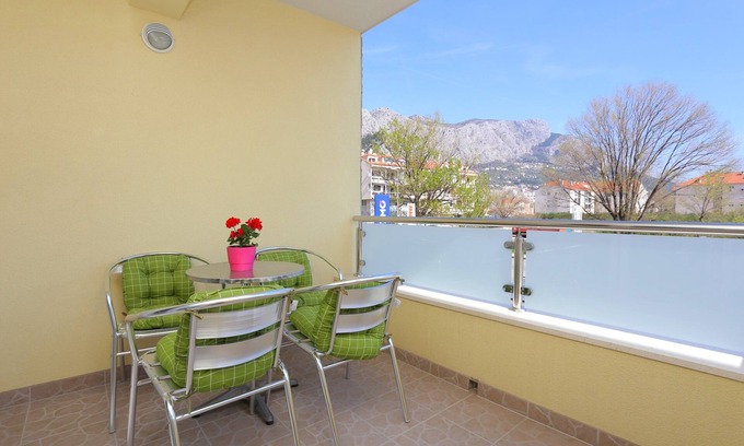 Omis Apartment | Two bedroom apartment with terrace Omiš (A-10362-a)