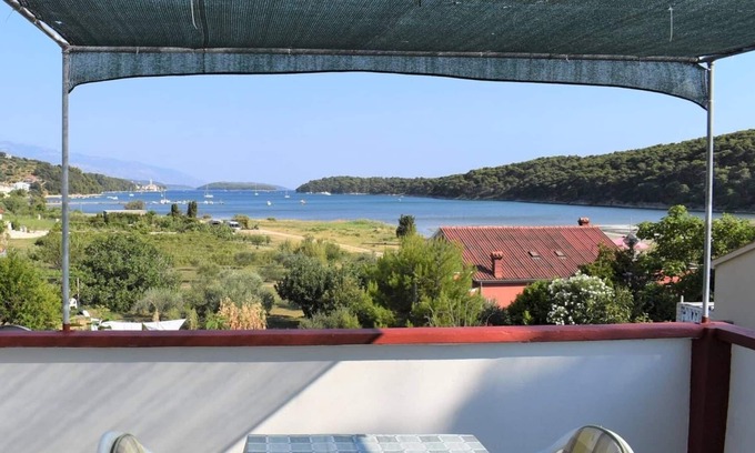 Suha Punta Apartment | Two bedroom apartment with terrace and sea view Kampor, Rab (A-5000-c)