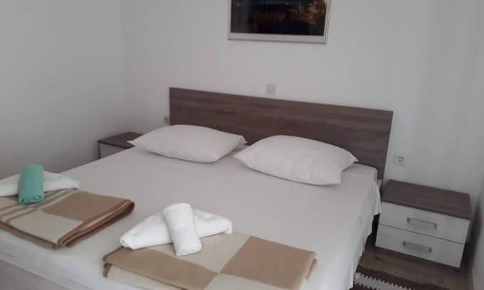 Barbat na Rabu Apartment | Two bedroom apartment with terrace and sea view Barbat, Rab (A-5070-b)