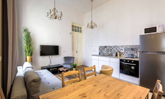Tel Aviv City Center Apartment | TWO BEDROOM -BALCONY-STREET VIEW-2ND FLOOR