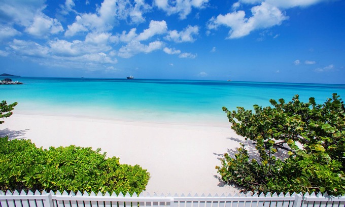 Runaway Bay Villa | TWO BEDROOM/BATHS APARTMENT 60 YARDS FROM BEACH
