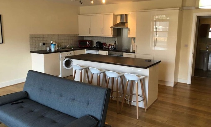 Stockwell Apartment | two Bedroom Flat, seconds from Stockwell station