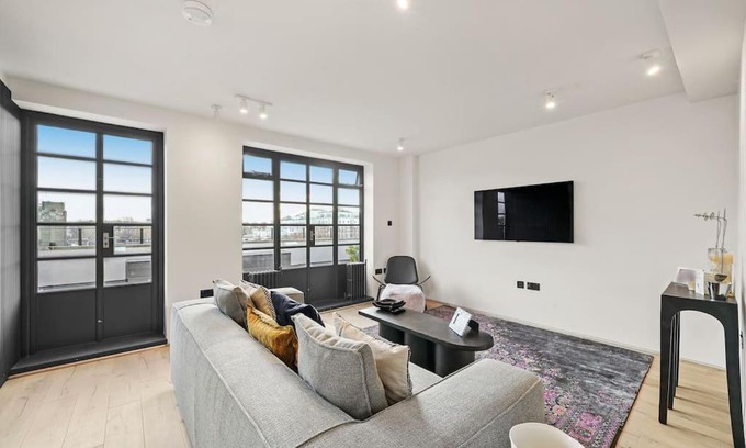 Queen's Gate Apartment | Two Bedroom Flat in Kensington