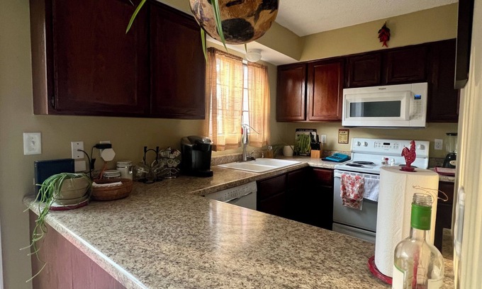Lawrence Condo | Two Bedroom Fully Equipped Condo 5 Minutes from Campus