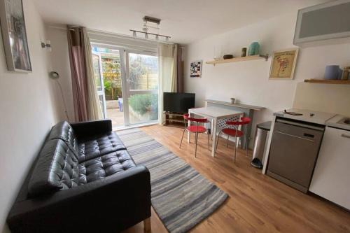 Camberwell Apartment | Two Bedroom Garden Flat in Zone 2 London